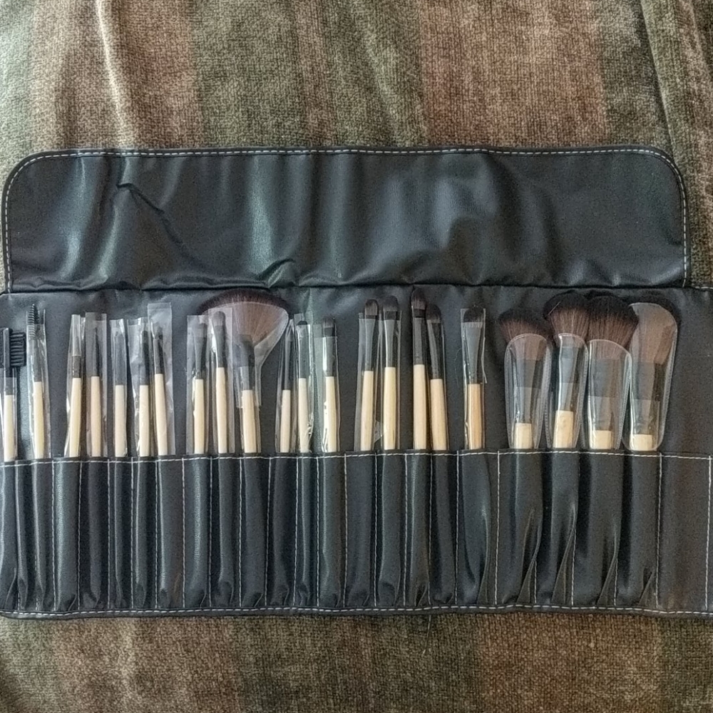 NEW Full Makeup Brush Kit
